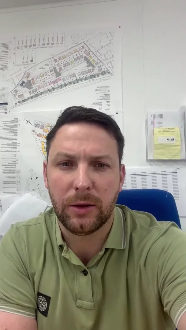 Fraser Sim, owner of Sim Contracts, recording a video review